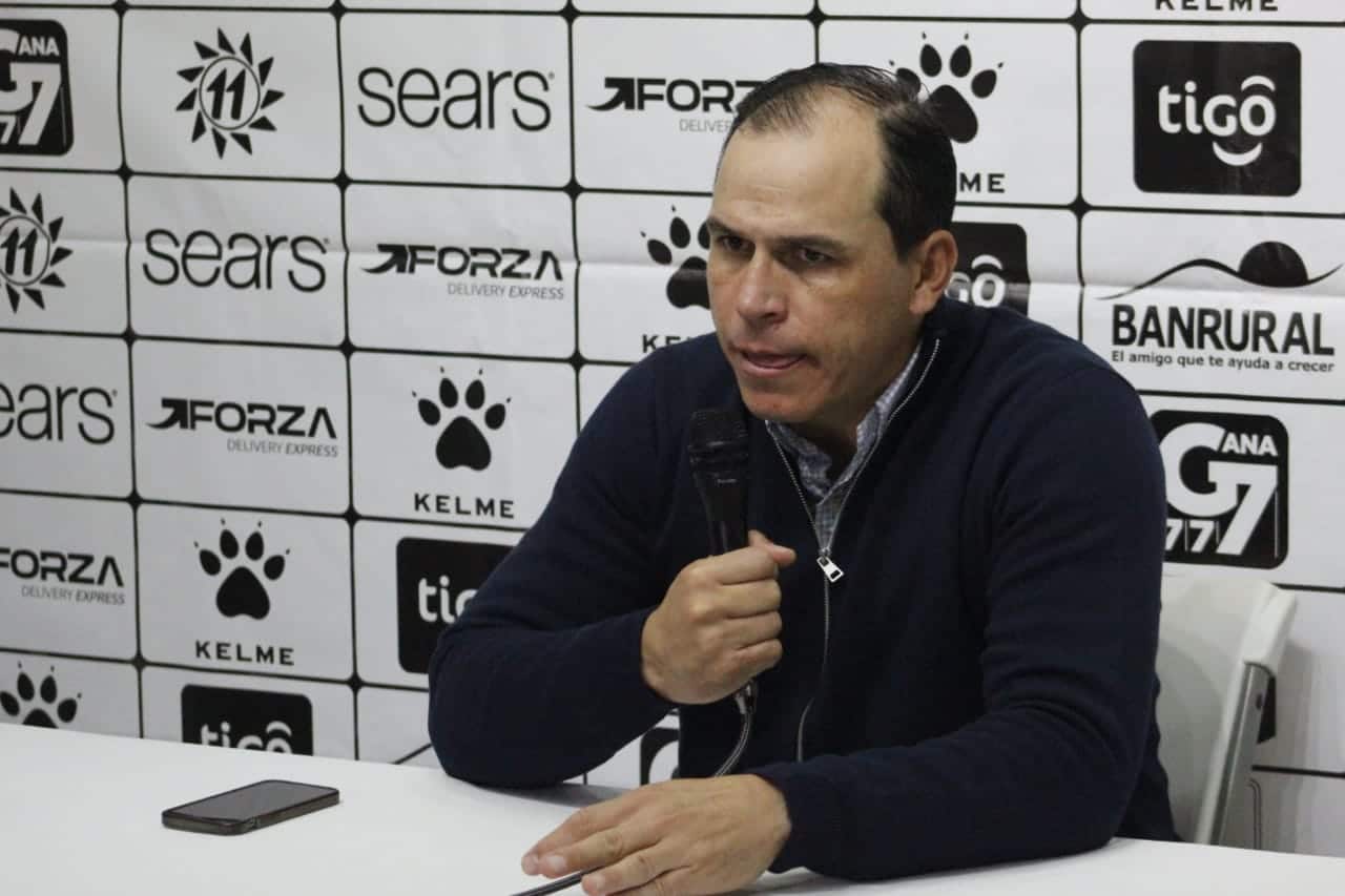 Dwight Pezzarossi Antigua GFC Comunicaciones