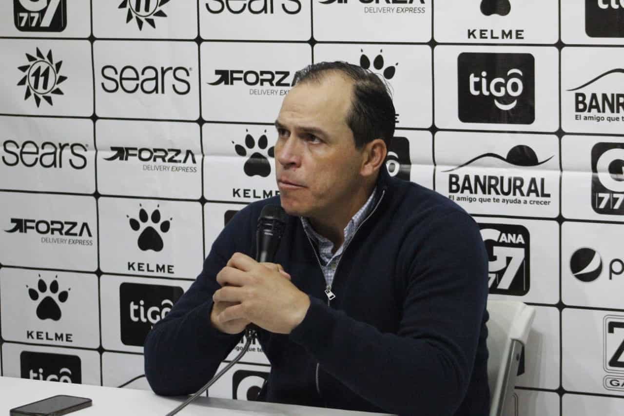 Dwight Pezzarossi Antigua GFC Comunicaciones