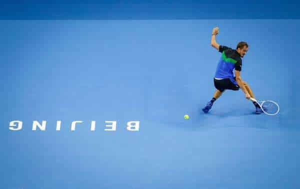 El ruso Daniil Medvedev, en su semifinal de Pekín ante el alemán Alexander Zverev. EFE/EPA/MARK R. CRISTINO