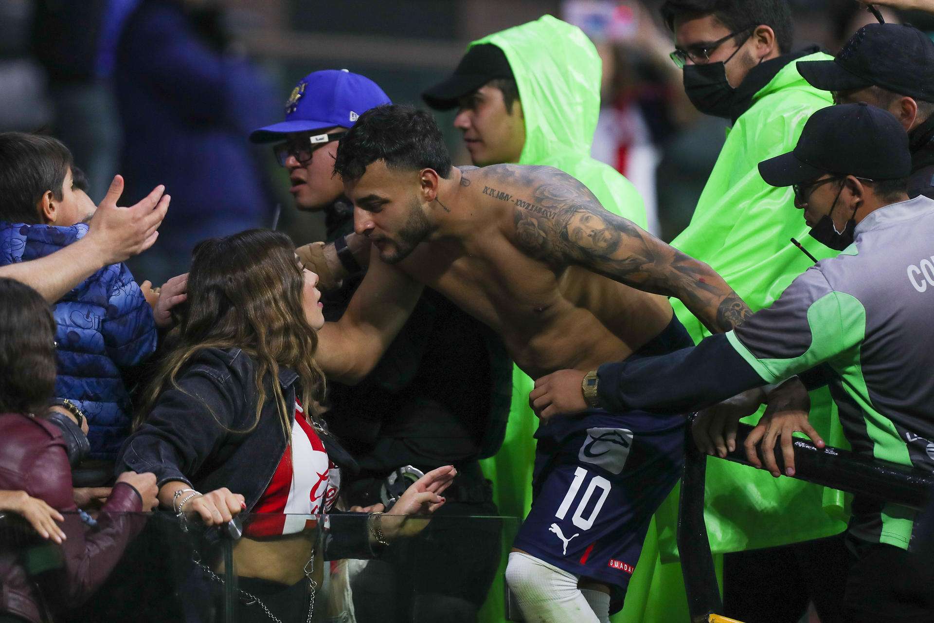 Chivas toma drástica decisión con tres de sus jugadores