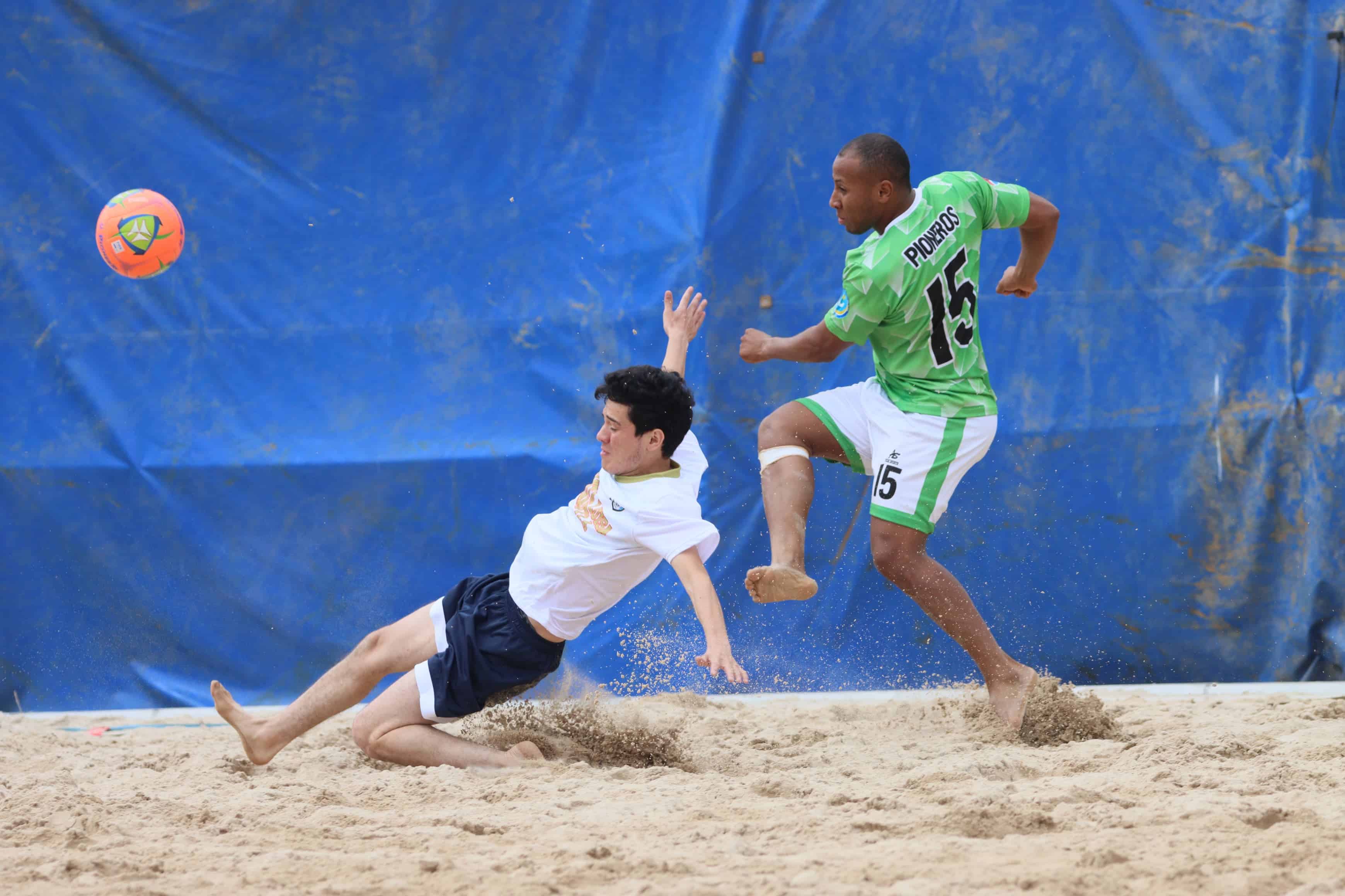 Pioneros y Piratas con ventaja en semifinales del Futplaya