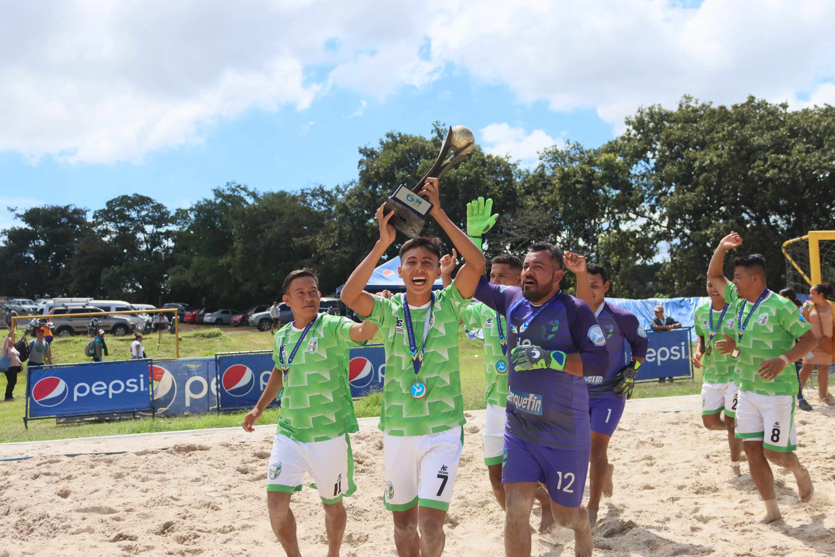 Pioneros tetracampeón del futplaya en Guatemala