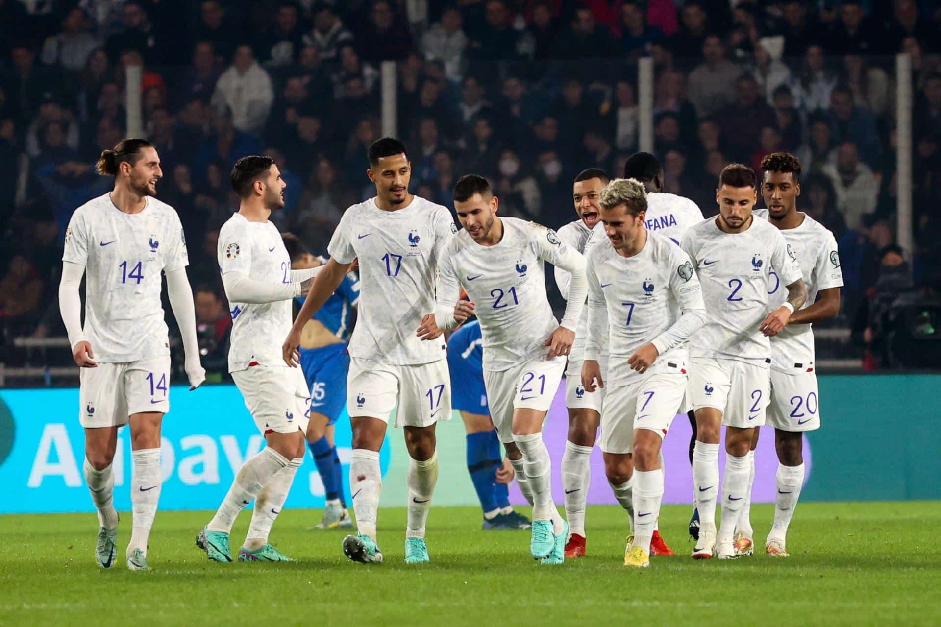 Francia y Grecia igualaron en juego con varios goles