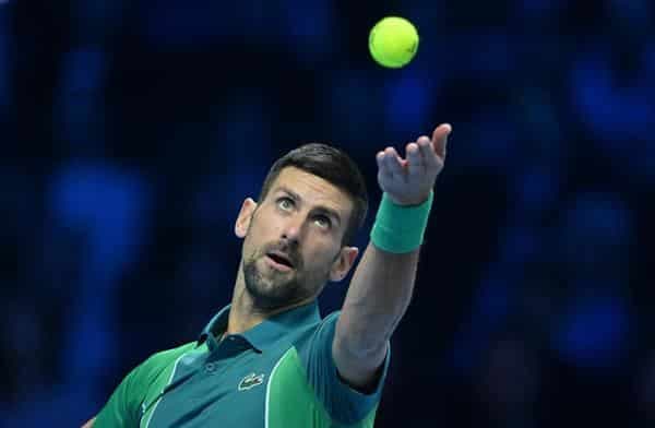 El serbio Novak Djokovic terminará este año como número uno por octava vez en su carrera, ampliando su propio récord, después de ganar al danés Holger Rune en la primera jornada de las Finales ATP que se disputan en Turín, por (7-6(4), 6-7 (1) y 6-3) en más de tres horas de duelo.