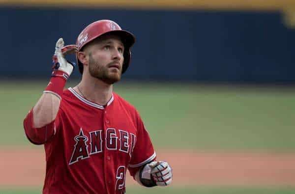 Fotografía de archivo en la que se registró al curazoleño Andrelton Simmons, al actuar par los Angelinos de Los Ángeles de la MLB y quien anunció el fin de su carrera en el béisbol profesinal a los 34 años. EFE/Miguel Sierra