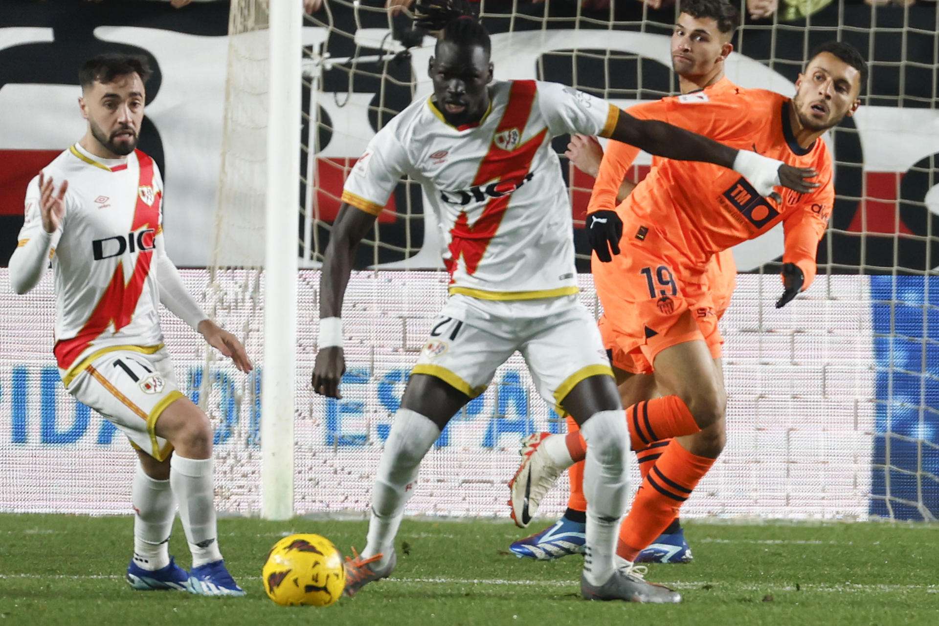 El Valencia intenta que Amallah esté ante el Villarreal antes de irse a la Copa África