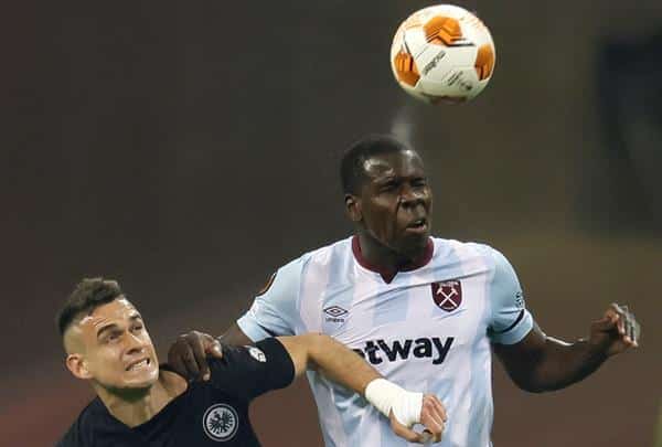 Fotografía de archivo de Kurt Zouma (d) jugador del West Ham. EFE/EPA/RONALD WITTEK