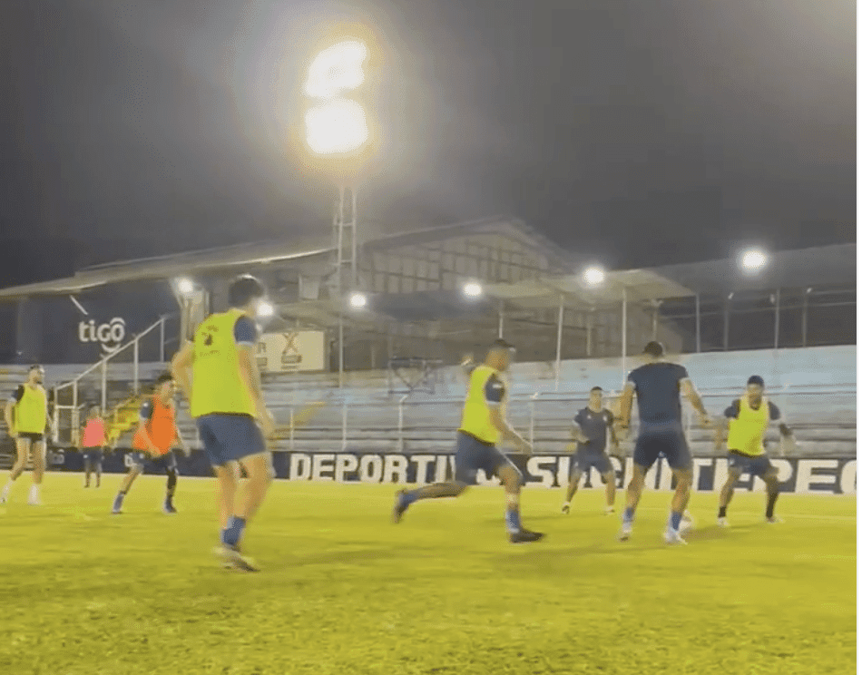 Comunicaciones entrena en el Carlos Salazar hijo