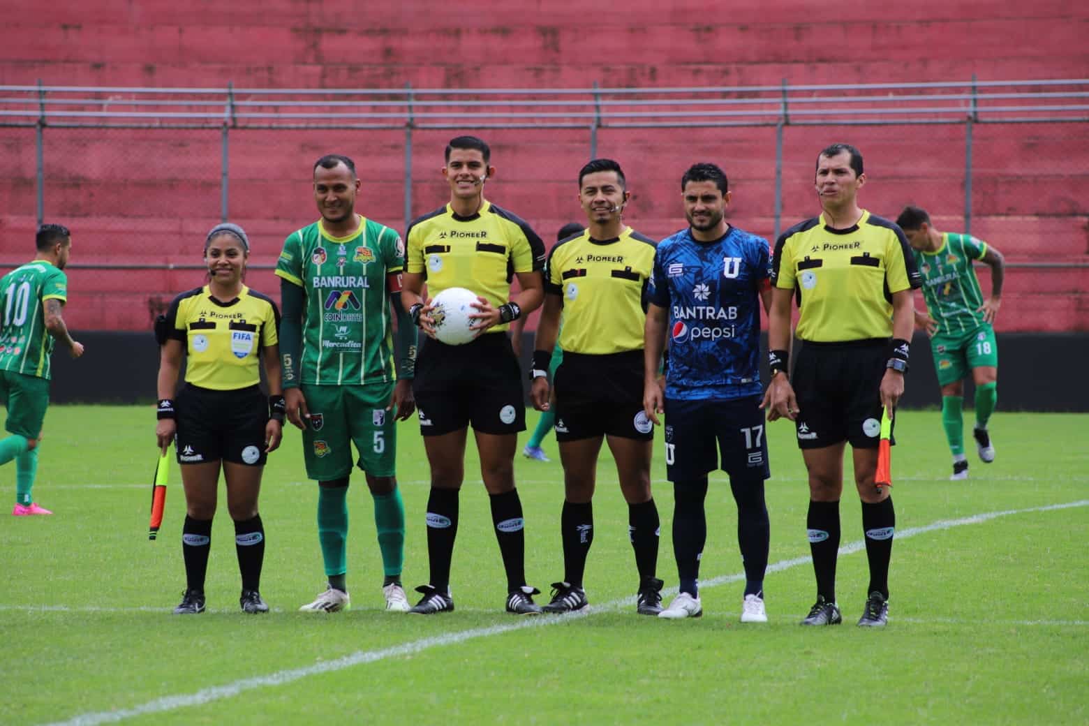 Primera División: Árbitros de Liga Nacional en juegos de ida por el 50% del ascenso