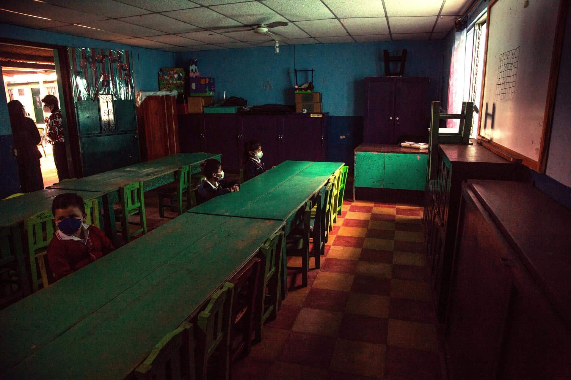 Estudiantes de Guatemala se estancan en matemáticas, lectura y ciencia, según PISA