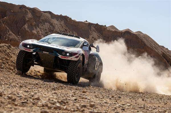 El catarí Nasser Al-Attiyah, ganador de la etapa del miércoles en el Dakar 2024, en un momento de su participación en la cuarta etapa. EFE/EPA/Andrew Eaton