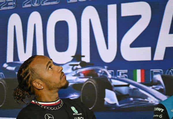El piloto Lewis Hamilton durante una rueda de prensa en Monza. EFE/EPA/Daniel Dal Zennaro