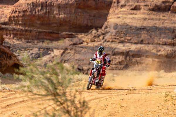 El piloto botsuano Ross Branch, ganador de la primera etapa del Dakar 2024, en un momento de su participación en el prólogo de la carrera saudí. EFE/EPA/ANDREW EATON