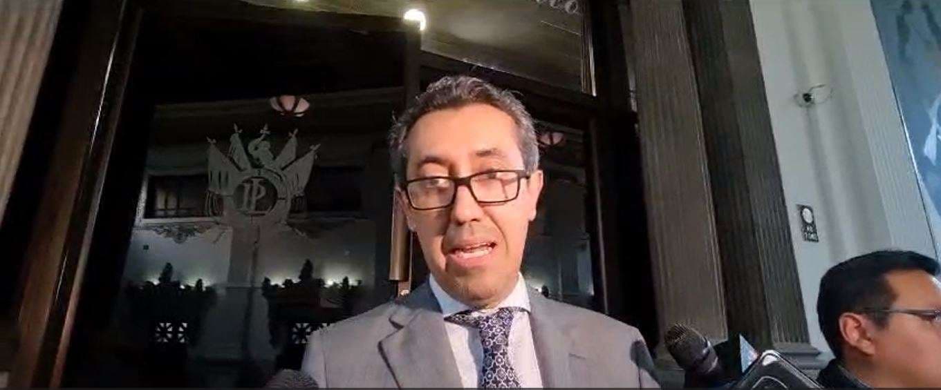 ¿Jonathan Menkos cuenta con el permiso del Congreso para ser Ministro de Finanzas? Esto responde