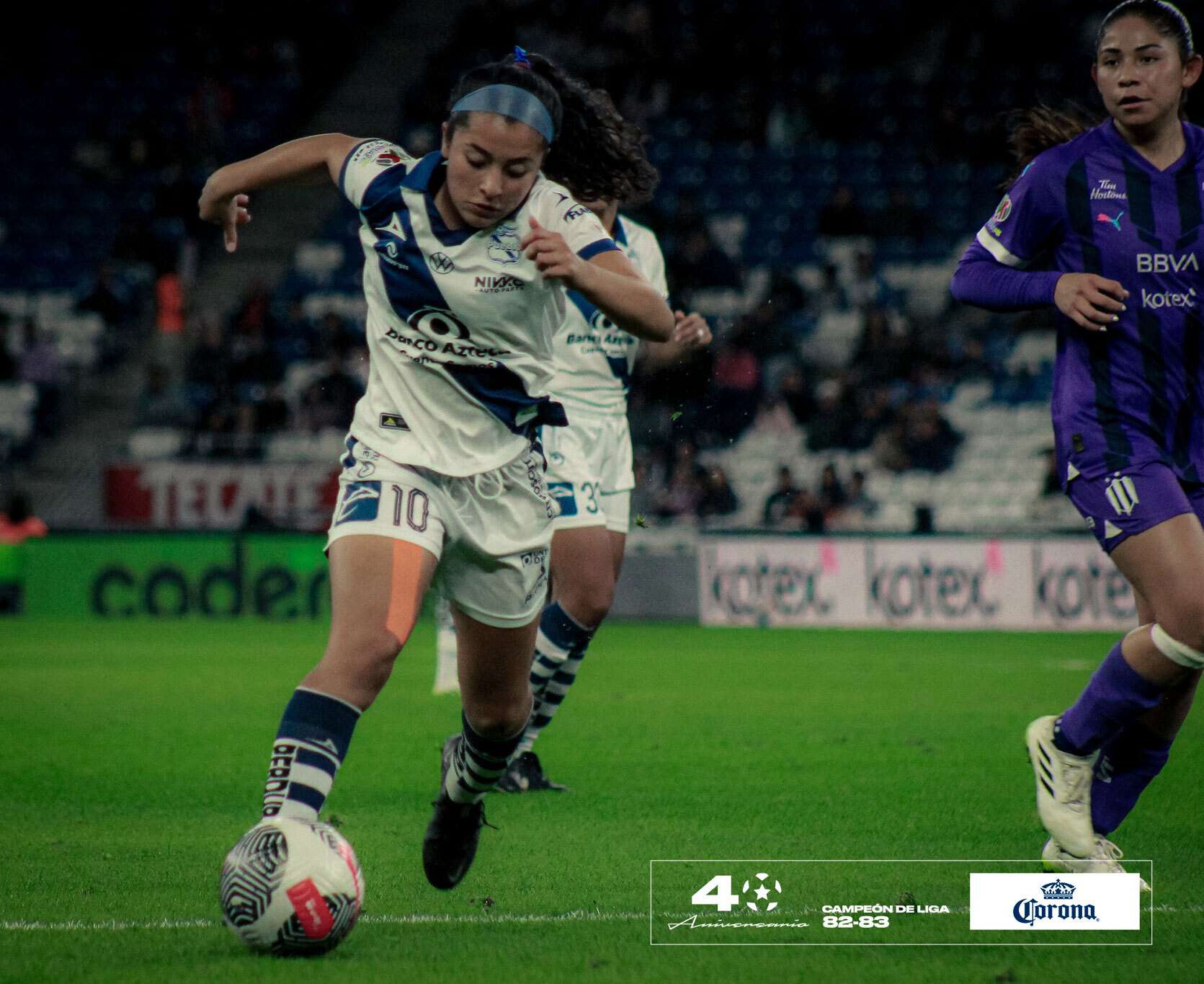 Savianna Gómez en una acción del juego entre Rayadas y Puebla por la Liga MX Femenil