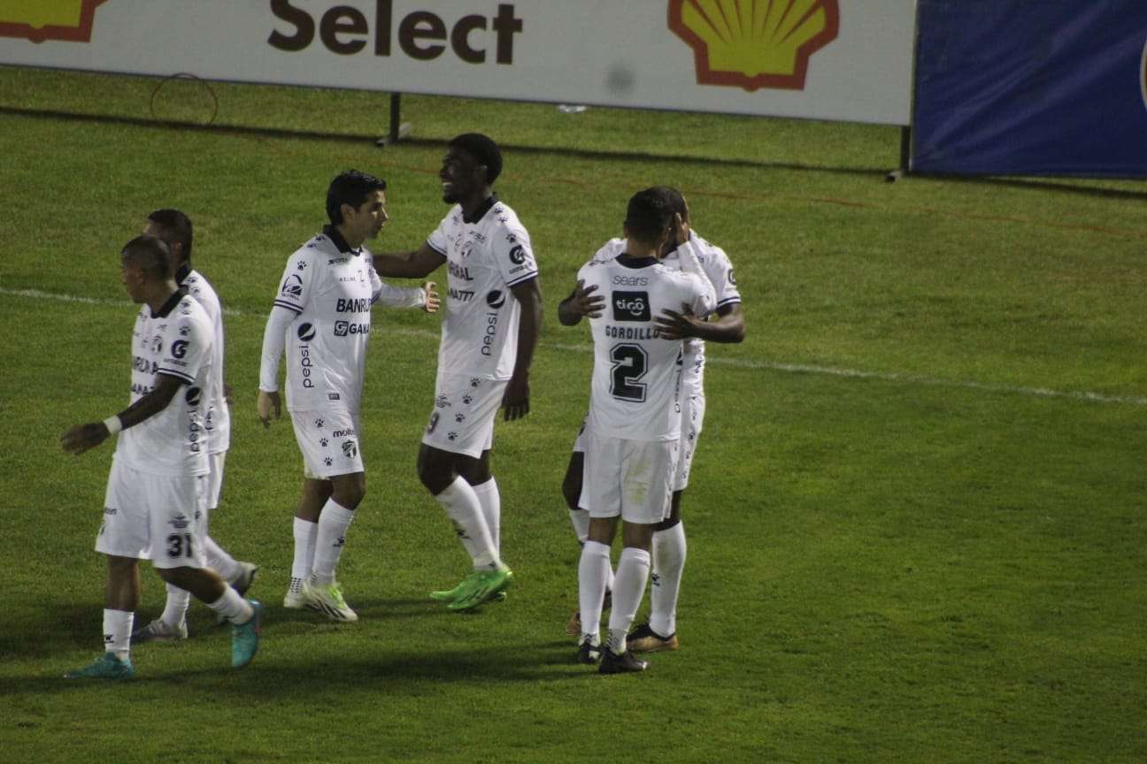 Xelajú vs Comunicaciones jornada 2 Clausura 2024, asistencia de londoño