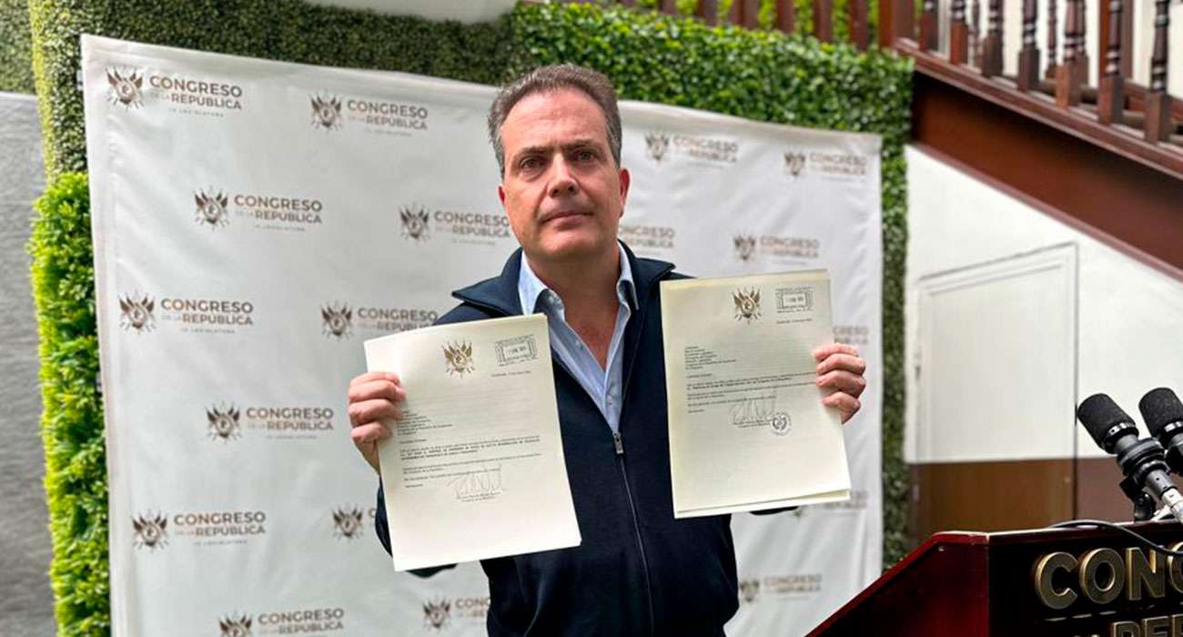 ¿Cuáles fueron las iniciativas de ley que presentó el diputado Rodolfo Neutze?