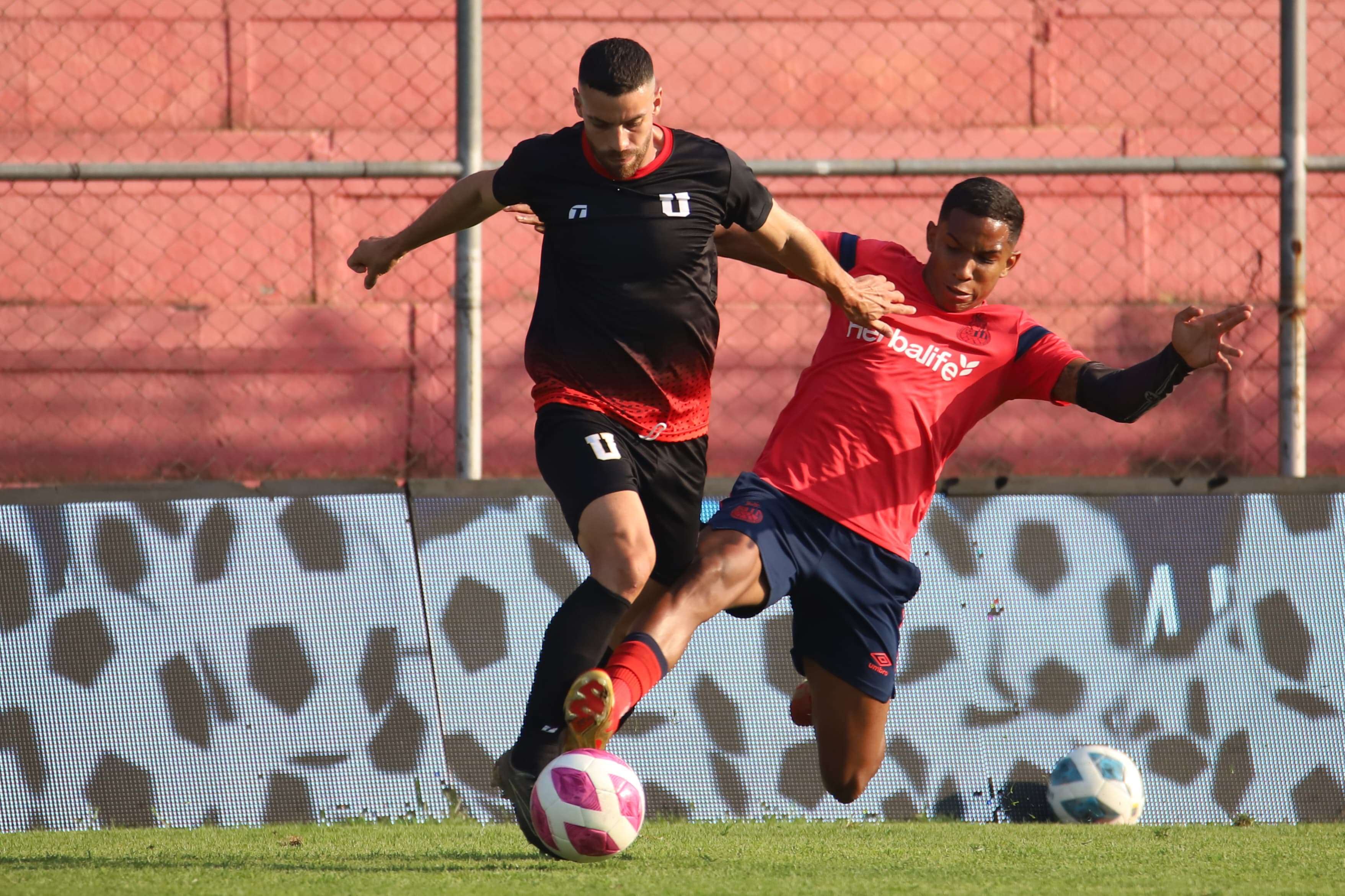 Municipal no pudo con Universidad de la Primera División y cayó 1-2 en juego amistoso disputado en el Estadio El Trébol, a una semana del inicio del Clausura 2024.