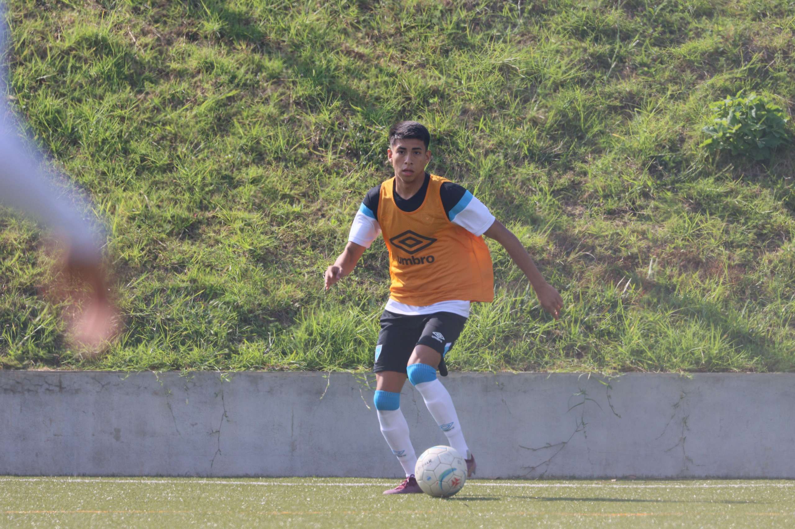 Carlos Aguilar uno de los juveniles más destacados en el 2023 en la Liga Nacional, ahora aportará su experiencia al proceso Sub20 de Selección.