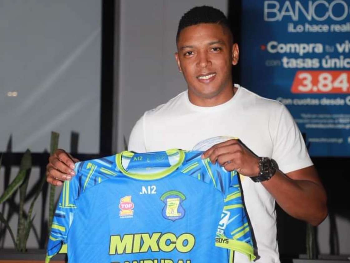 El delantero colombiano Luis Peralta ya en territorio guatemalteco para unirse a los trabajos con el Deportivo Mixco.
