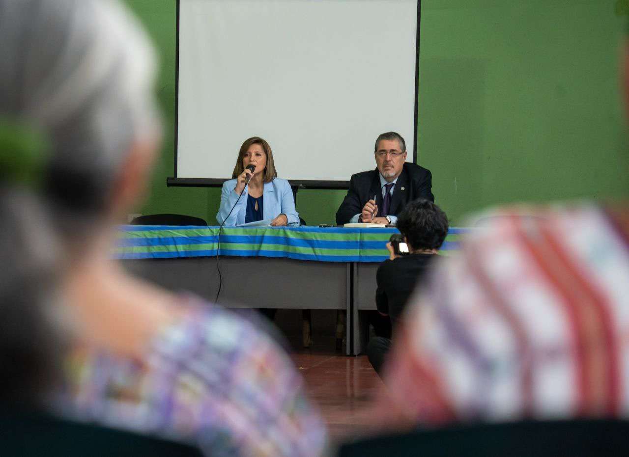 Karin Herrera y Bernardo Arévalo
