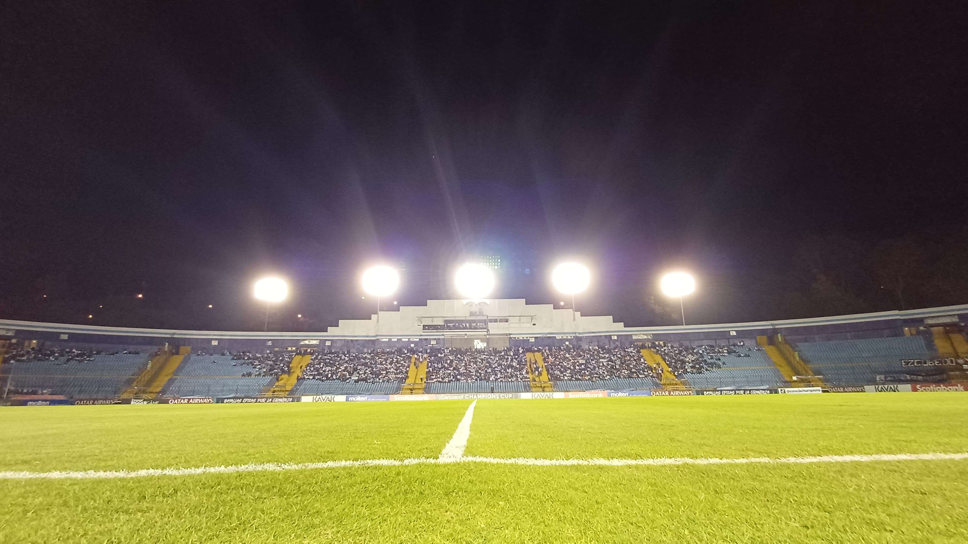 Estadio Nacional Doroteo Guamuche Flores Guatemala Comunicaciones vs Monterrey Concacaf 2024