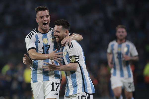 El jugador Lionel Messi, de Argentina, celebra un gol, en una fotografía de archivo. EFE/ Juan Ignacio Roncoroni