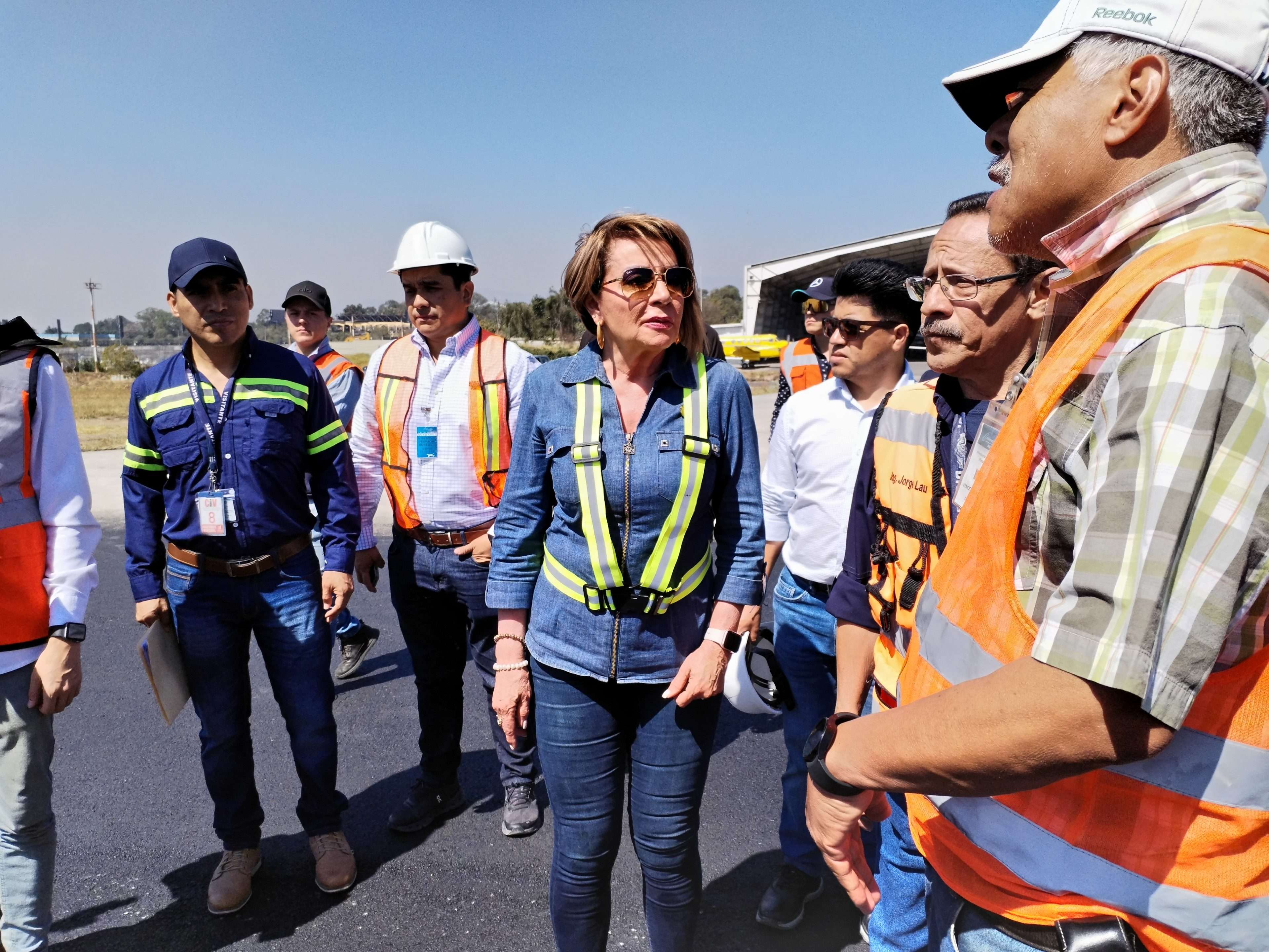 ¿Qué acciones tomará el Ministerio de Comunicaciones por las gradas eléctricas en el aeropuerto La Aurora?