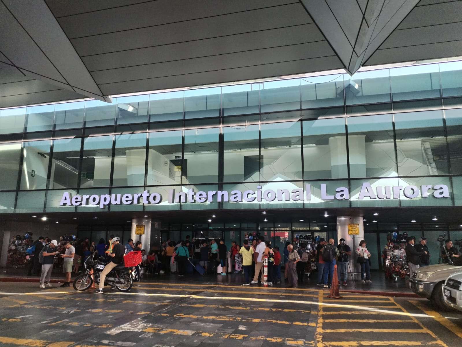 Aeropuerto Internacional La Aurora posible corrupción