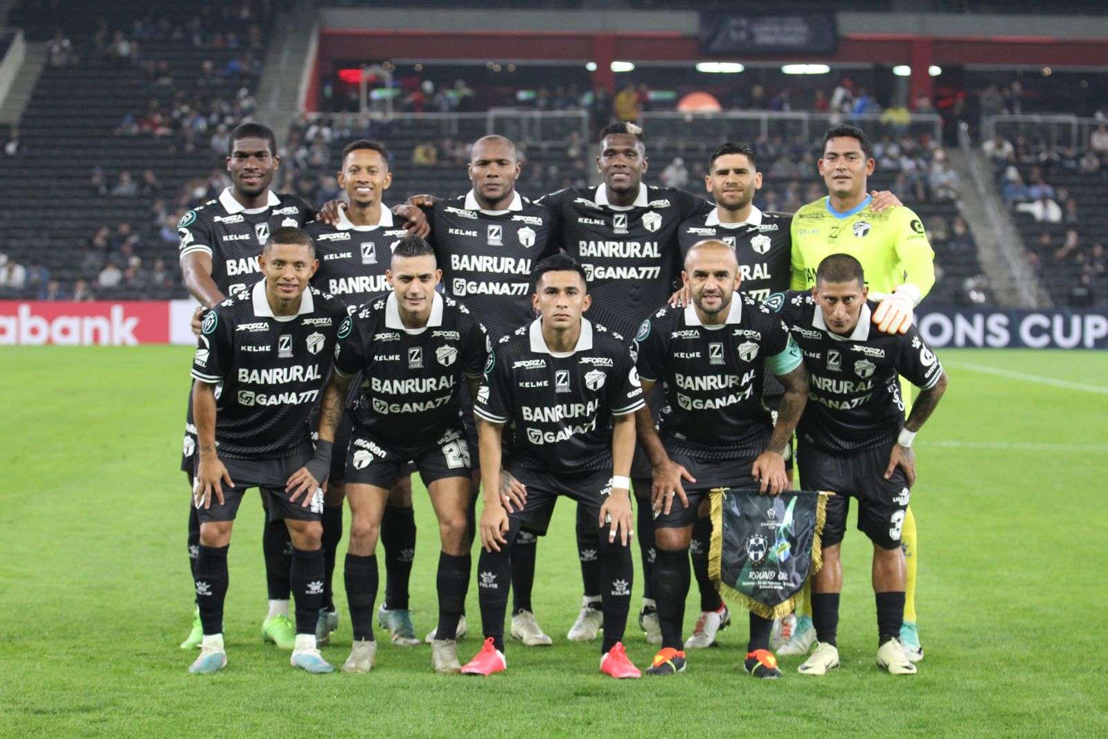 Monterrey sin "despeinarse" está venciendo 2-0 a Comunicaciones en el partido de vuelta de la primera ronda de la Concacaf Liga de Campeones.