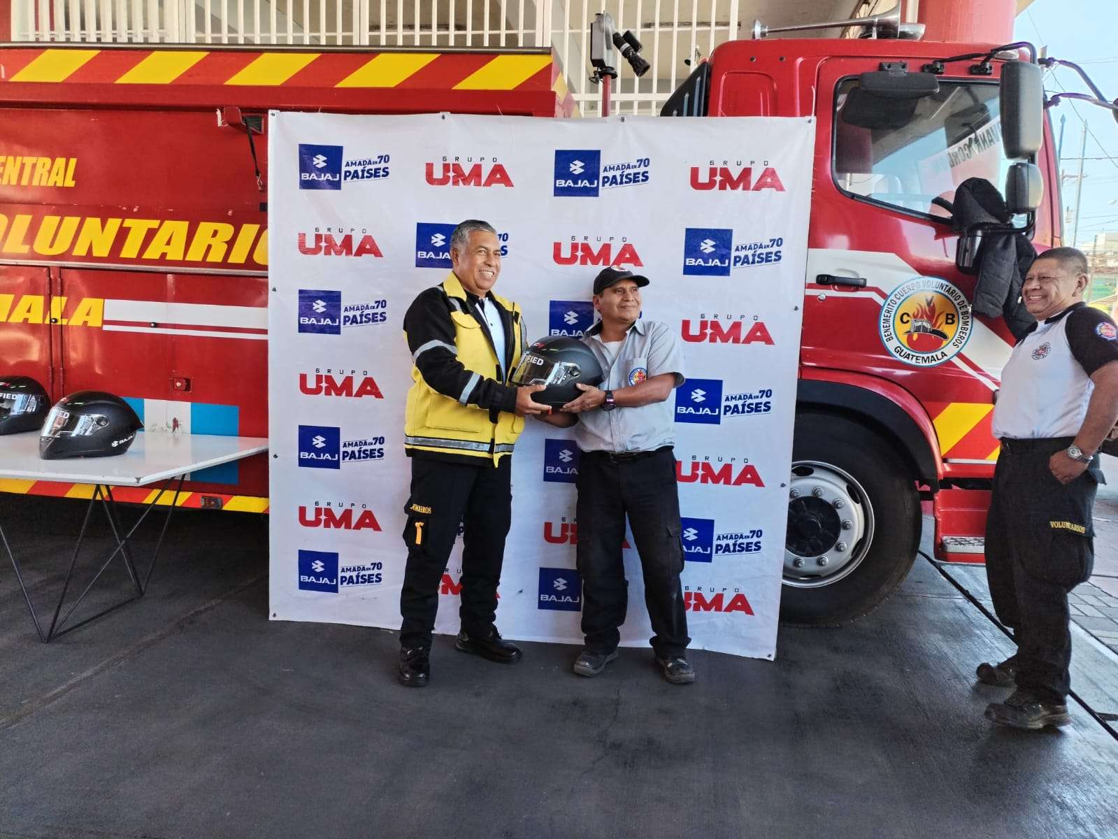 ¿Qué tipo de donación recibieron los Bomberos Voluntarios en la sede central?