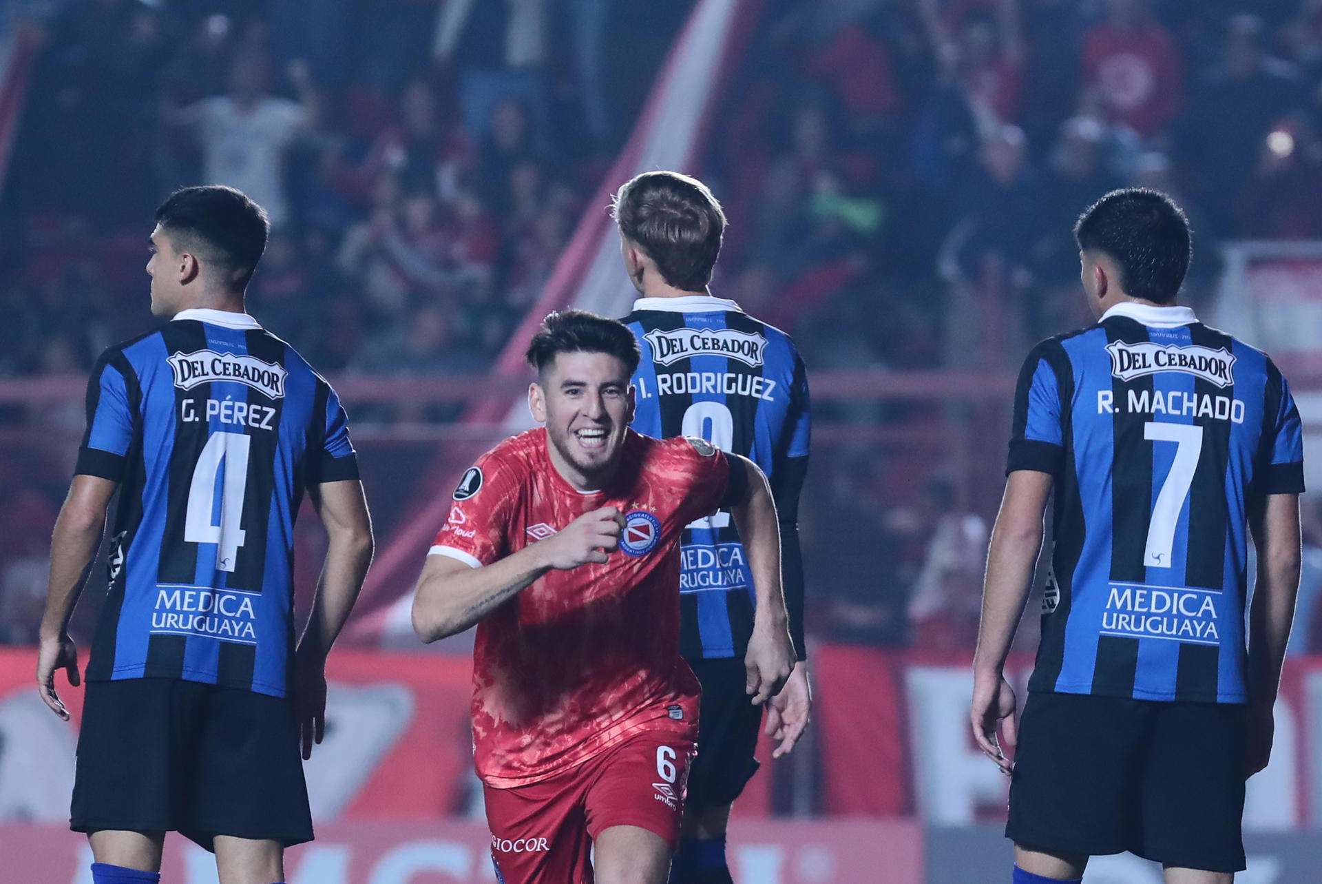 Cruzeiro anuncia la contratación de un defensa argentino