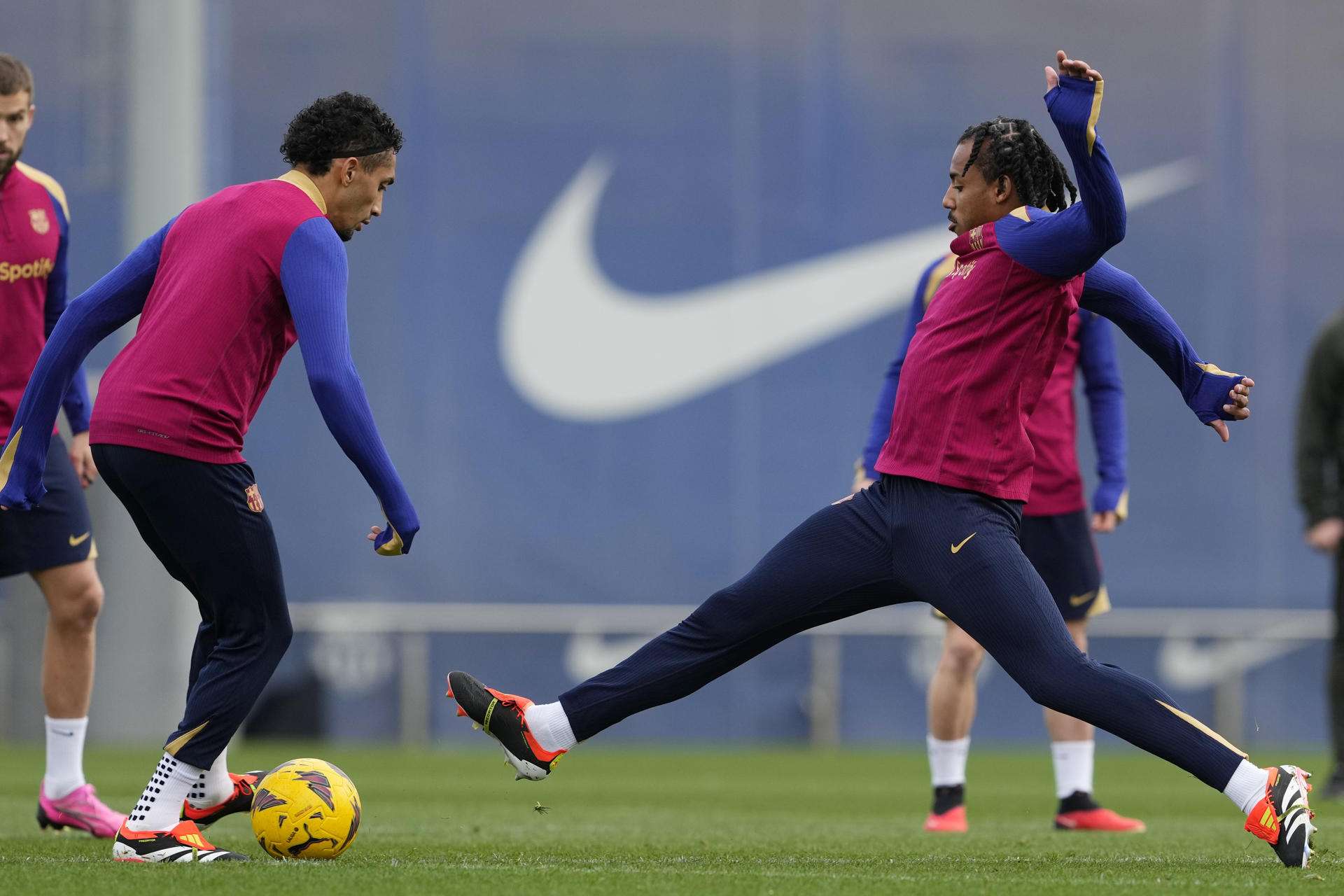 Barcelona espera noticias positivas de dos jugadores para el duelo ante el Granada