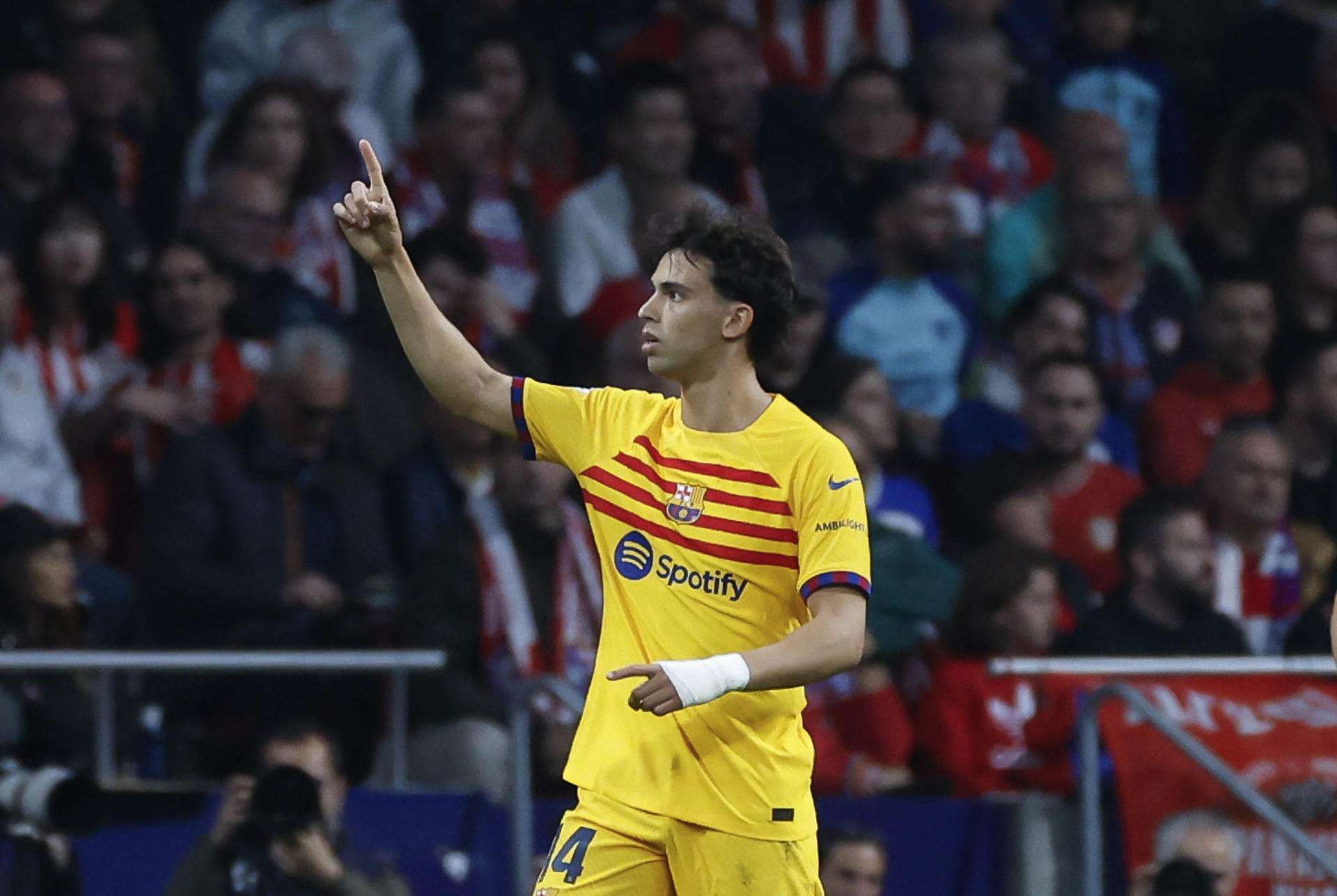 La Liga denuncia insultos a Joao Félix y Xavi en el Atlético-Barcelona