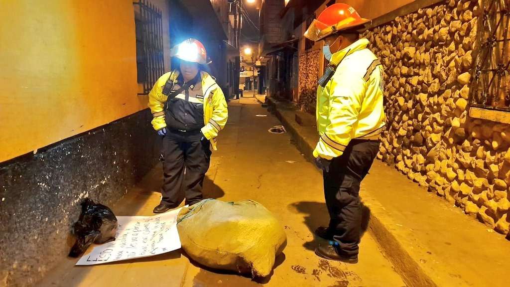 Grupo "Limpieza Social" deja nota y cuerpo dentro de costal en El Milagro, zona 6 de Mixco