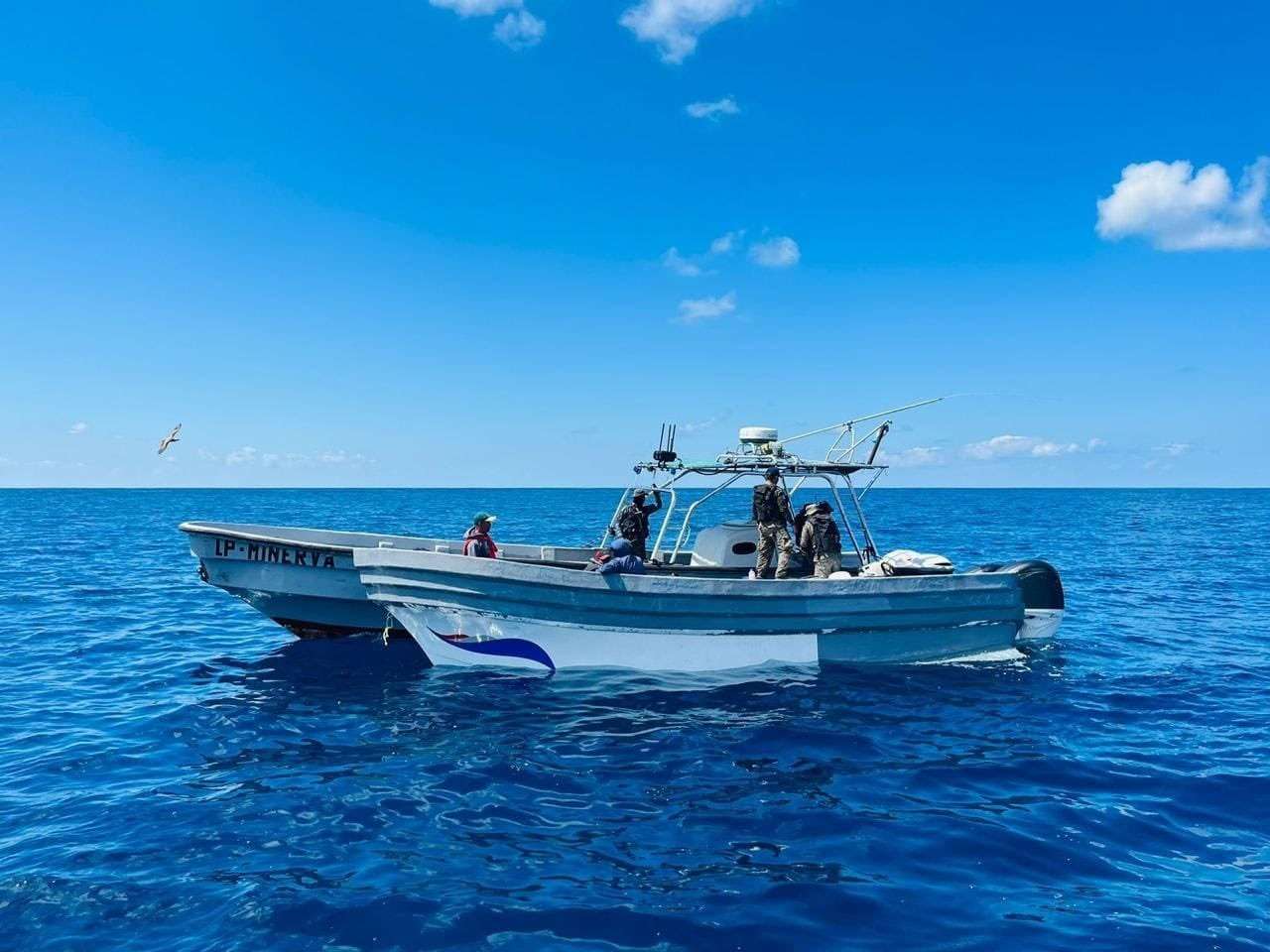 lancha en costas del Pacífico