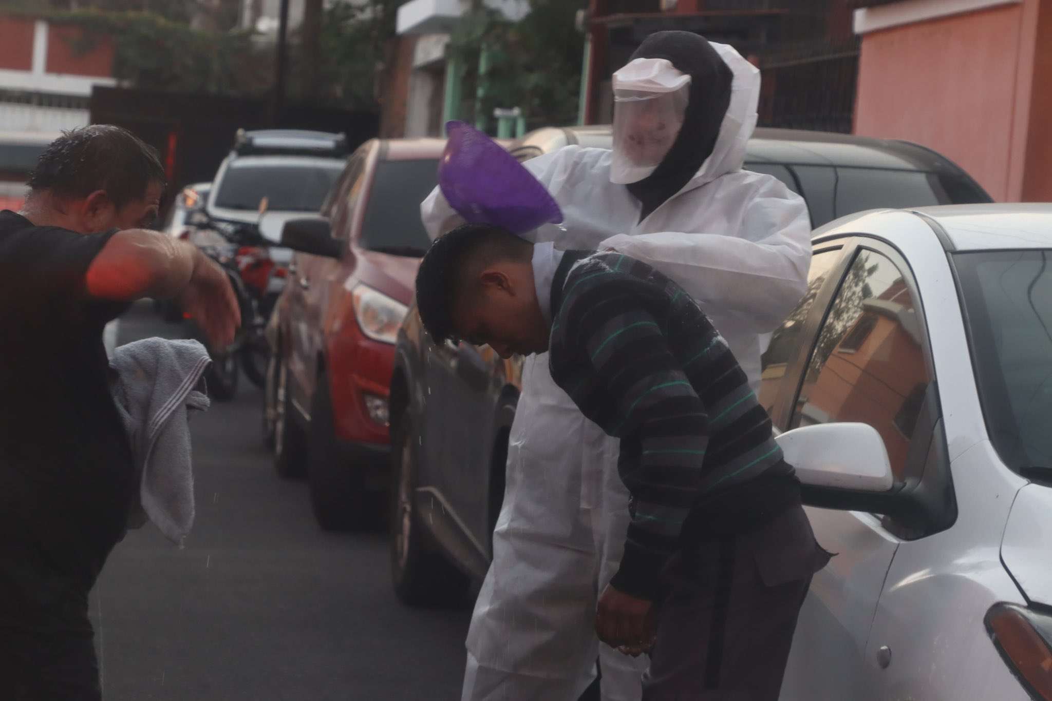 Tres hombres fueron atacados por enjambre avejadas en zona 4 de Mixco