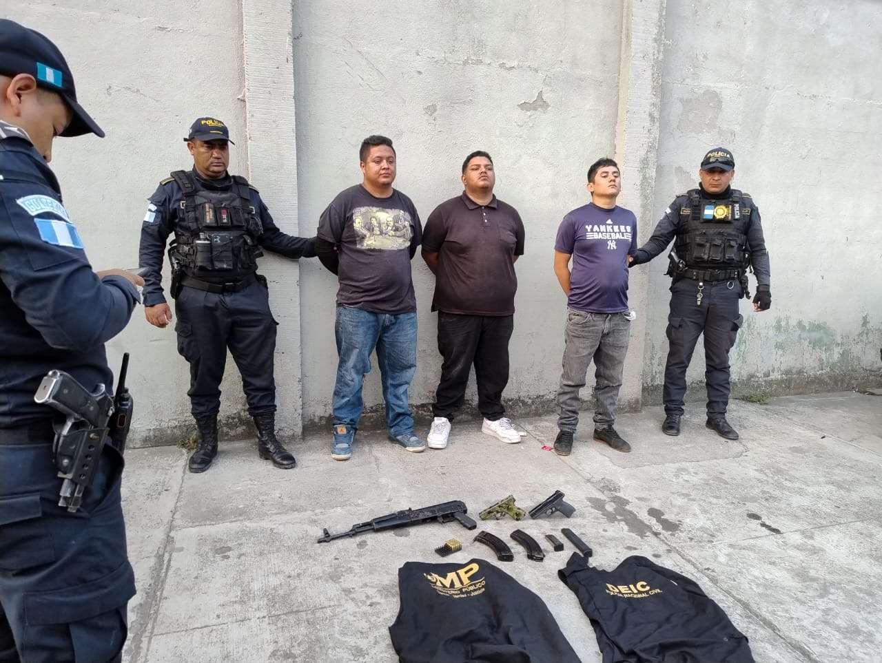 Pandilleros utilizaron chalecos del MP y DEIC para matar a 3 de la Salvatrucha con fusil AK-47