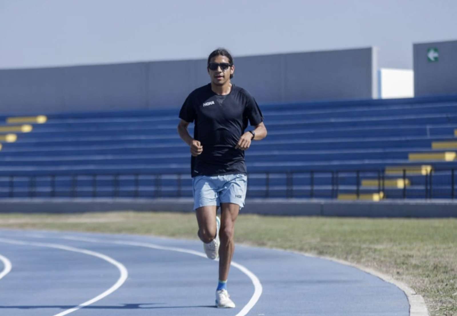 Luis Grijalva inaugura nueva pista de atletismo en Guatemala