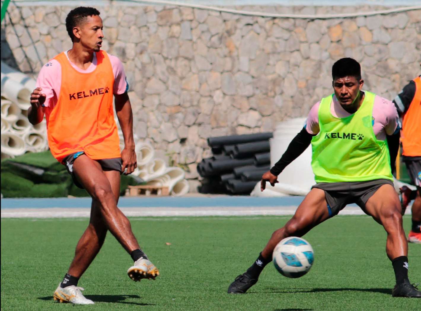 Comunicaciones reestrena la gramilla del estadio Cementos Progreso