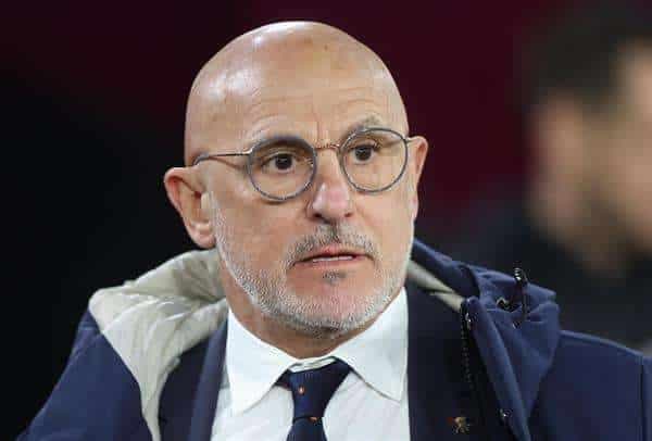 El seleccionador de España, Luis de la Fuente, durante el partido amistoso entre España y Colombia, en Londres (Reino Unido), el 22 de marzo de 2024. EFE/EPA/Neil Hall