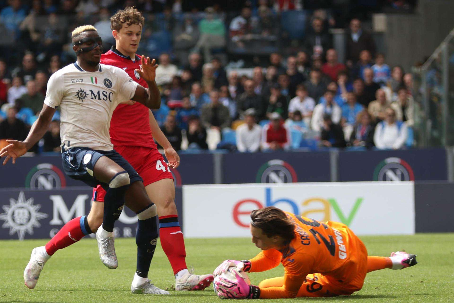 Napoli sigue con la temporada para el olvido y fue goleado en casa por el Atalanta