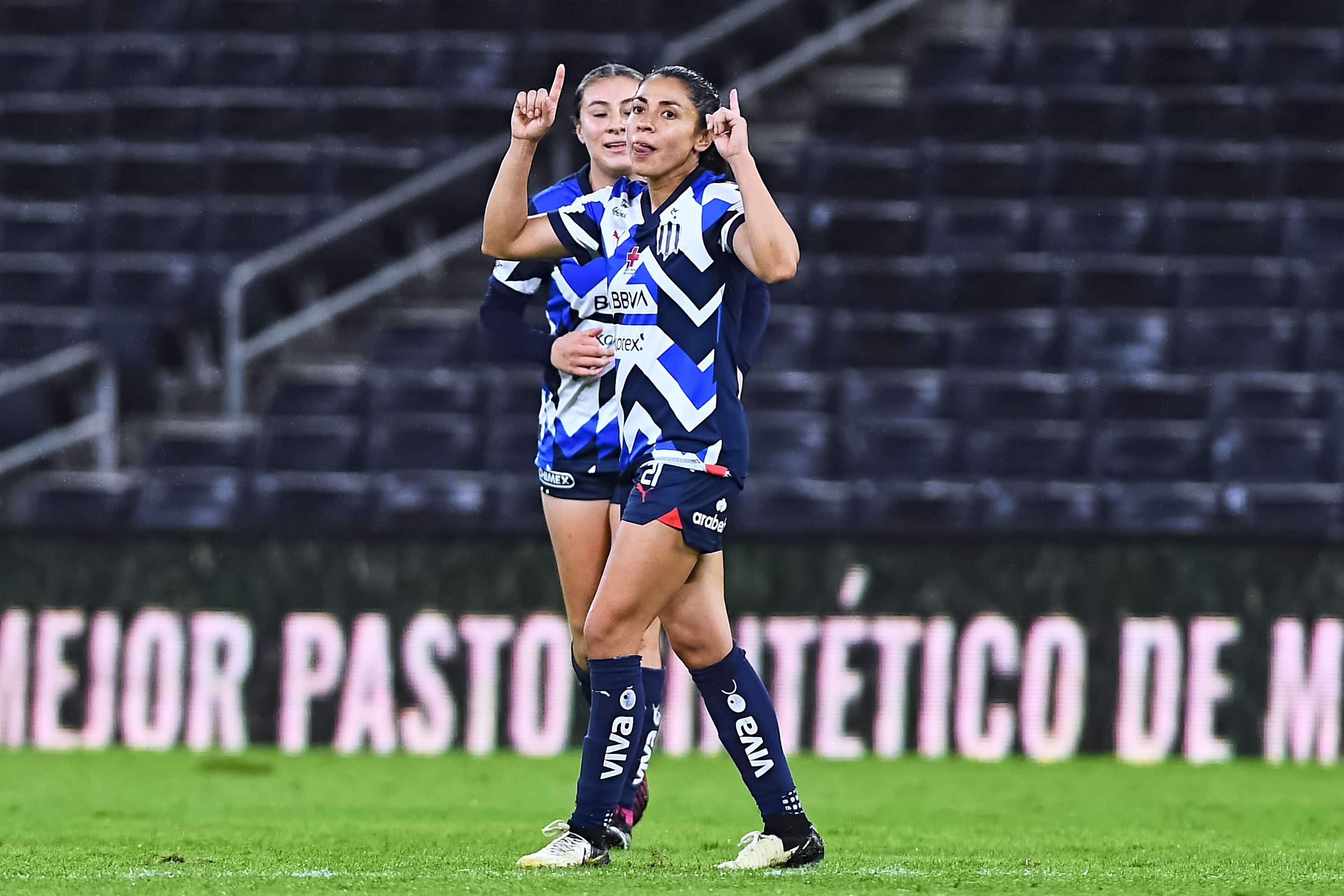 Ana Lucía Martinez en la goleada de Rayadas sobre San Luis