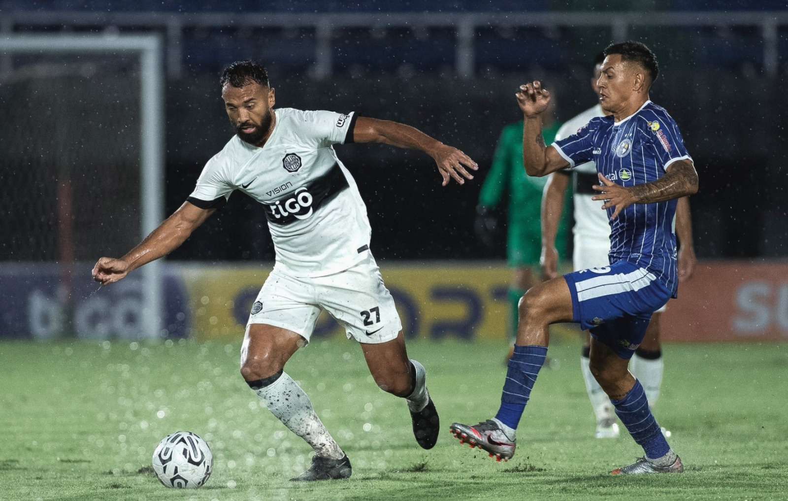 Olimpia empató 0-0 con el recién ascendido Sol de América y se alejó del líder de la clasificación, Libertad en la duodécima fecha del Torneo Apertura del fútbol paraguayo.
