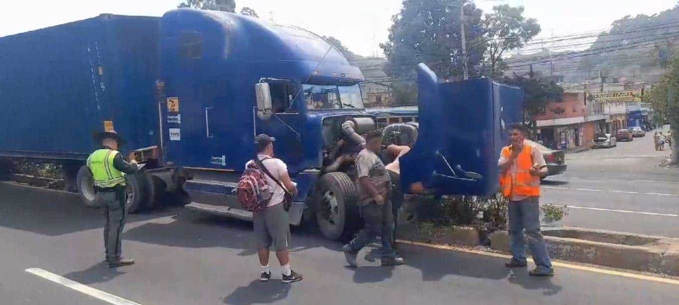 Trailer Sale del Carril en Ruta al Pacífico