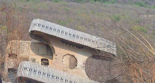 Máquina retroexcavadora volcada en Zacapa deja un muerto