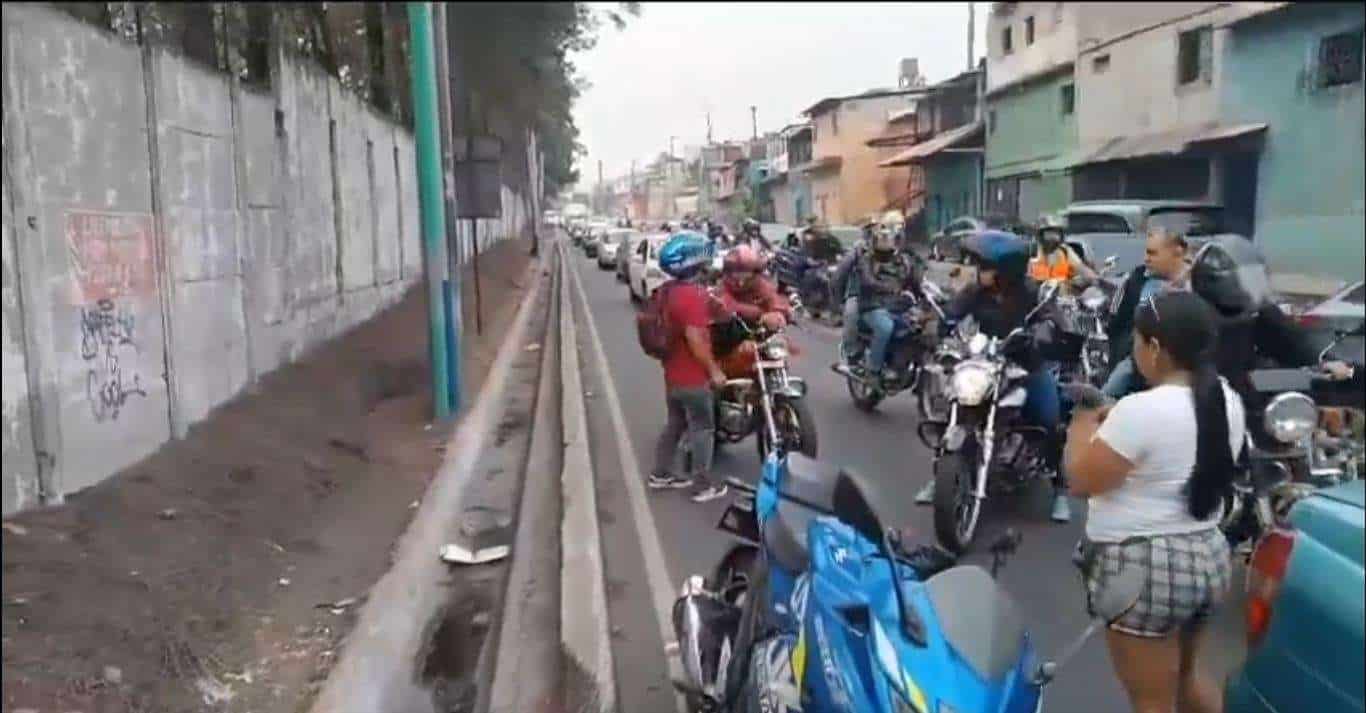 ÚLTIMA HORA | Accidente de tránsito provoca congestión vial en zona 12