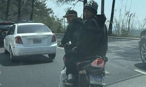 Mareros amenazan carro