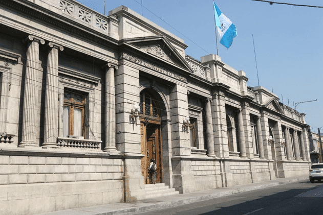 PMT y PNC mantienen cierres vehiculares en zona 1 por el Día de la Constitución Política