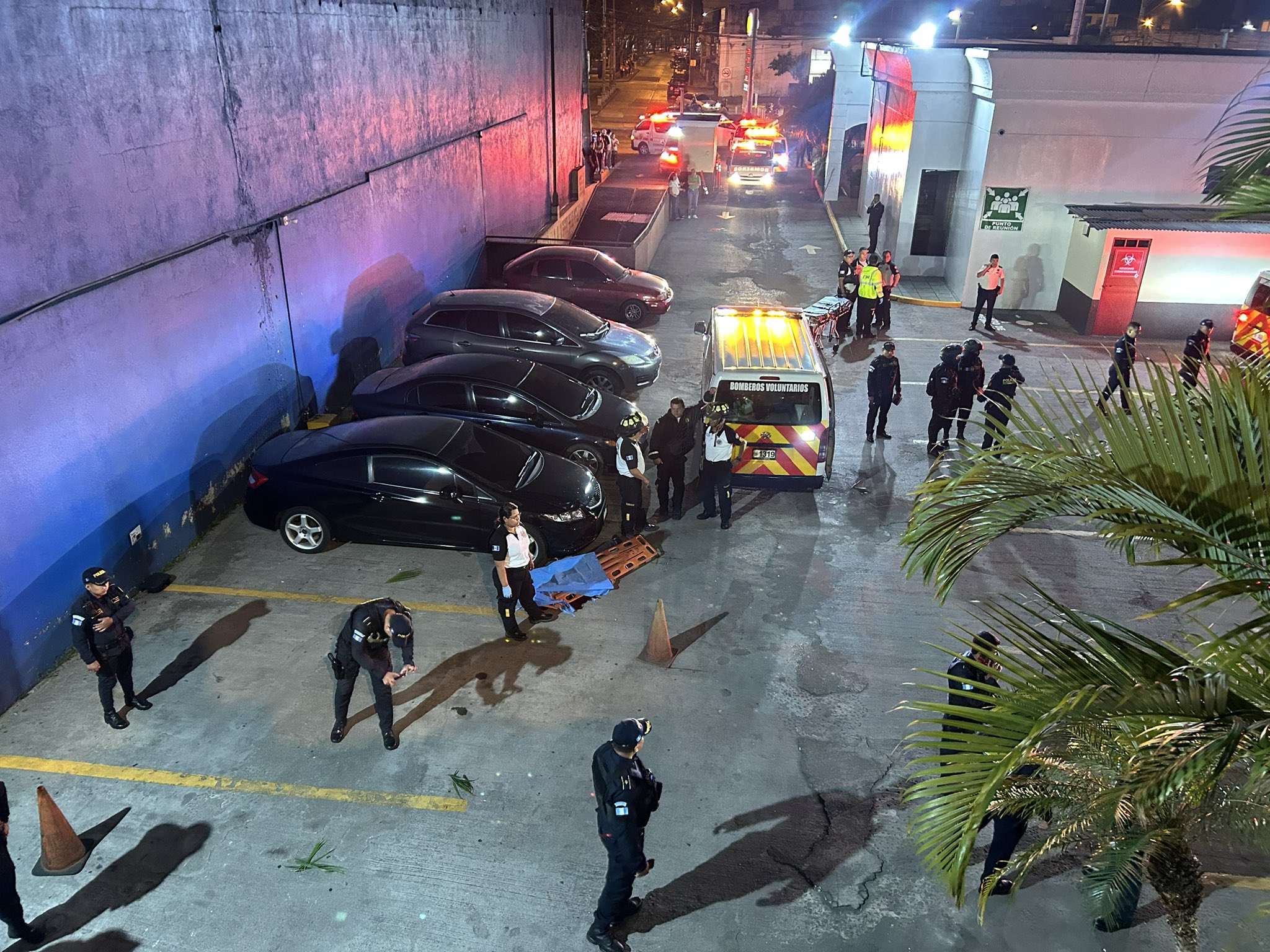 ¡Noche violenta! Se registra balacera en funeraria de la zona 6